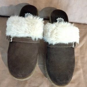 Yellow Box shoes/Clog Women upper Leather Mules Suede Fur Trim CHOW Sz:7.5M NWOB